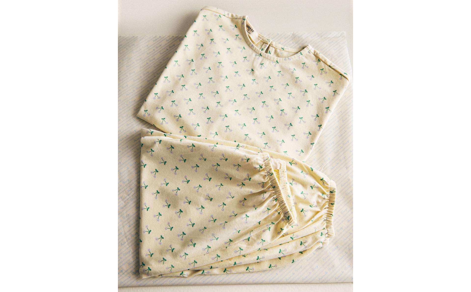 PIJAMA INFANTIL COM FLORZINHAS