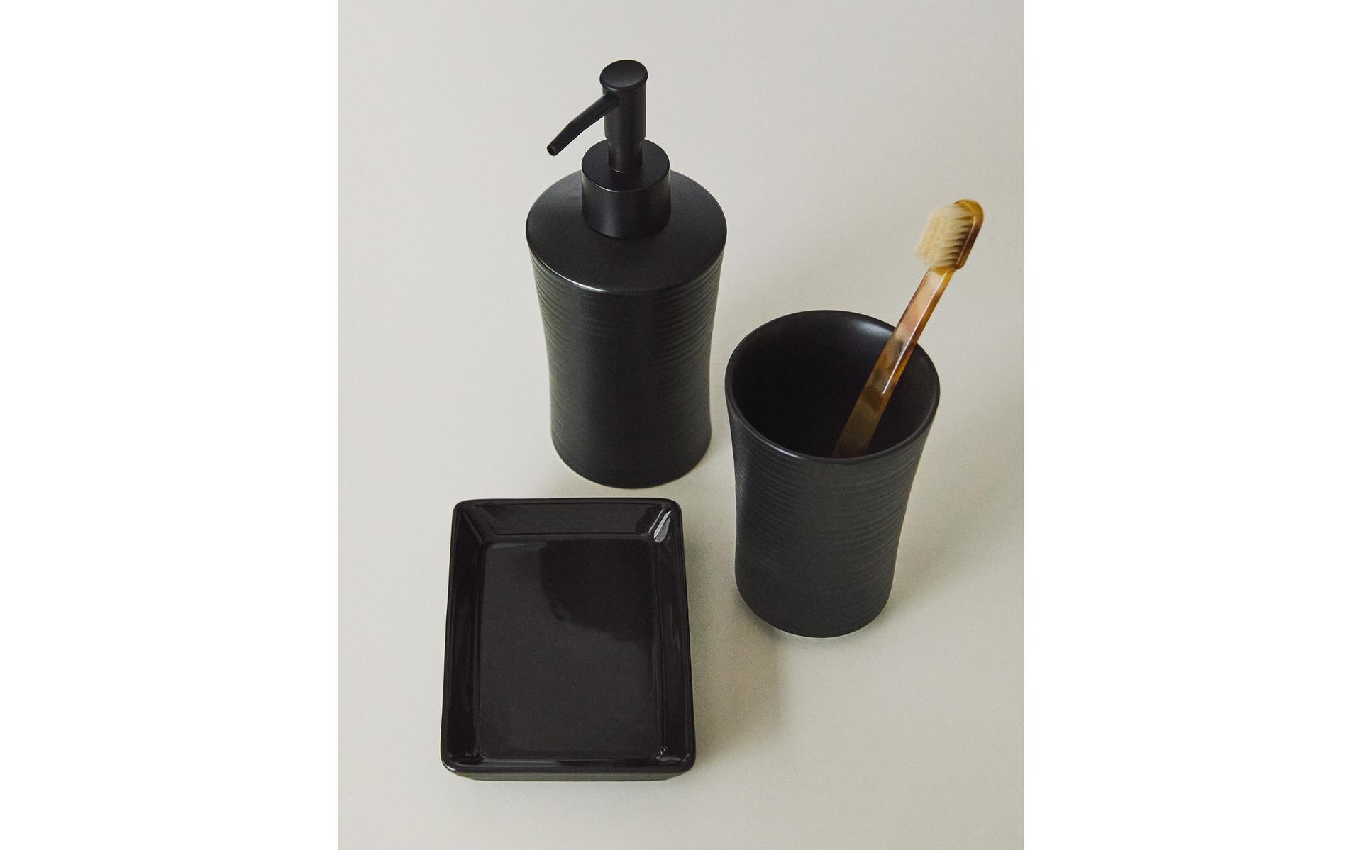 CERAMIC STRIPED BATHROOM ACCESSORIES