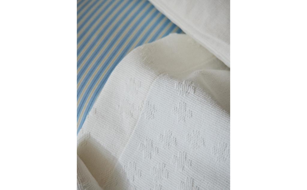 CLOVER BEDSPREAD