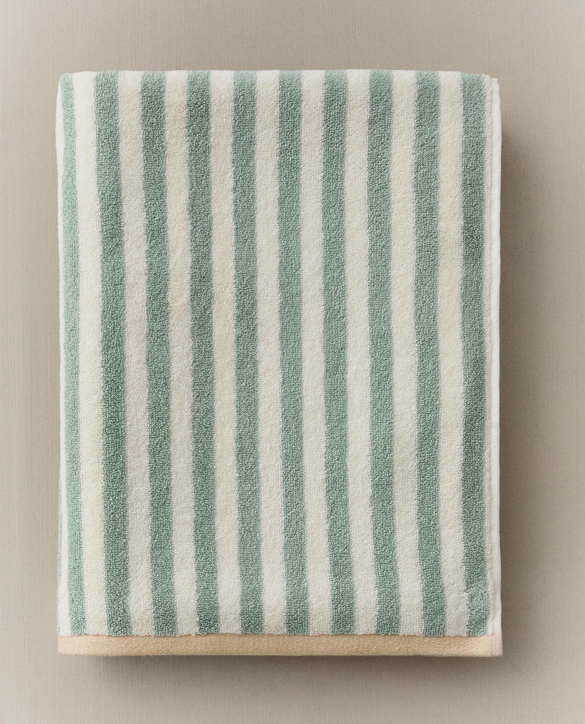 REVERSIBLE STRIPED BATH TOWEL