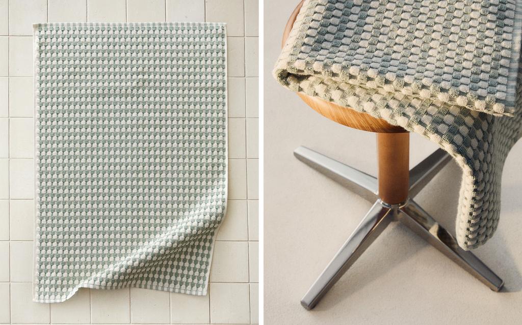TEXTURED COTTON BATH TOWEL
