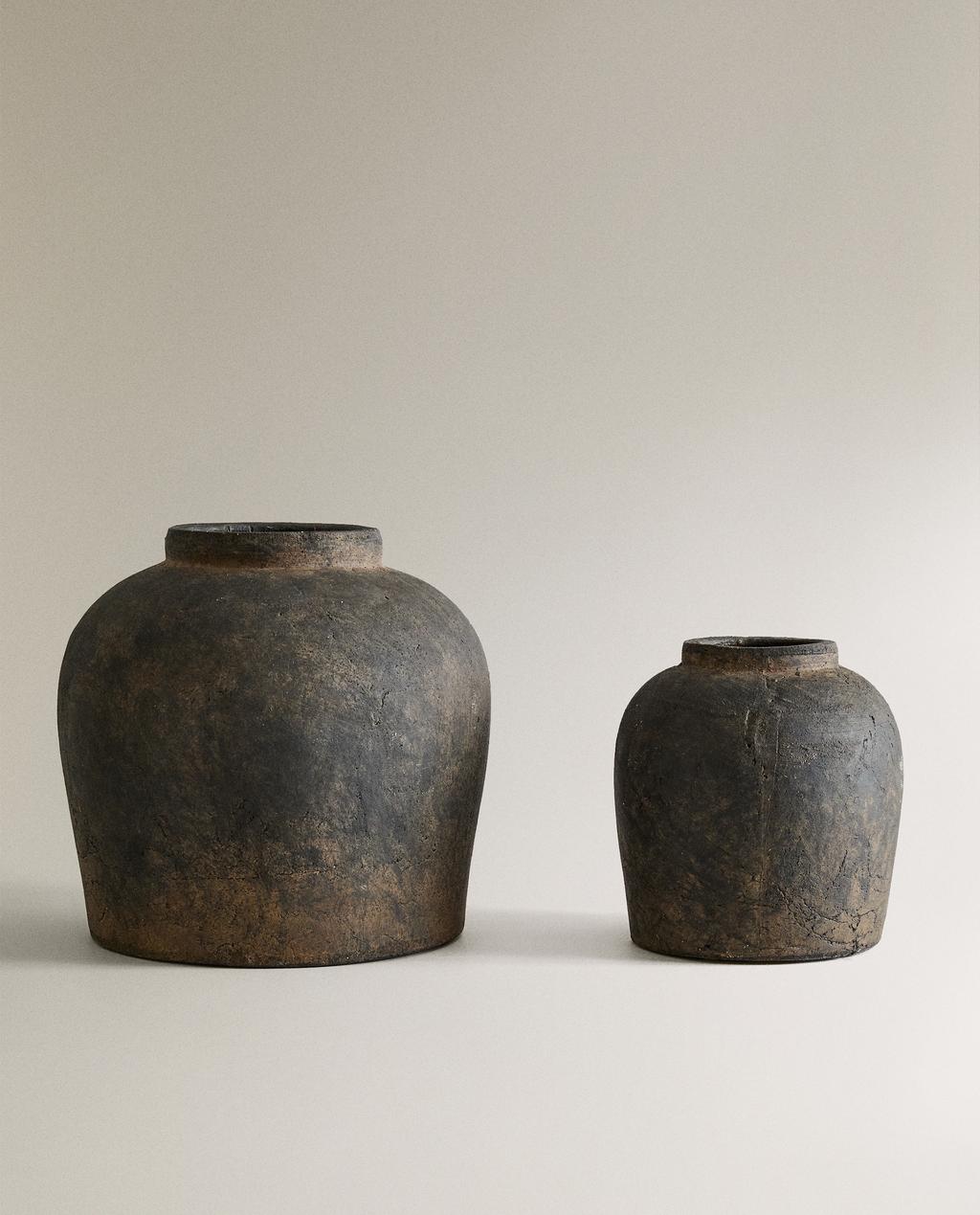 DISTRESSED TEXTURE CERAMIC VASE