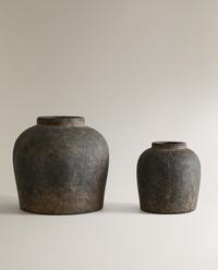 DISTRESSED TEXTURE CERAMIC VASE