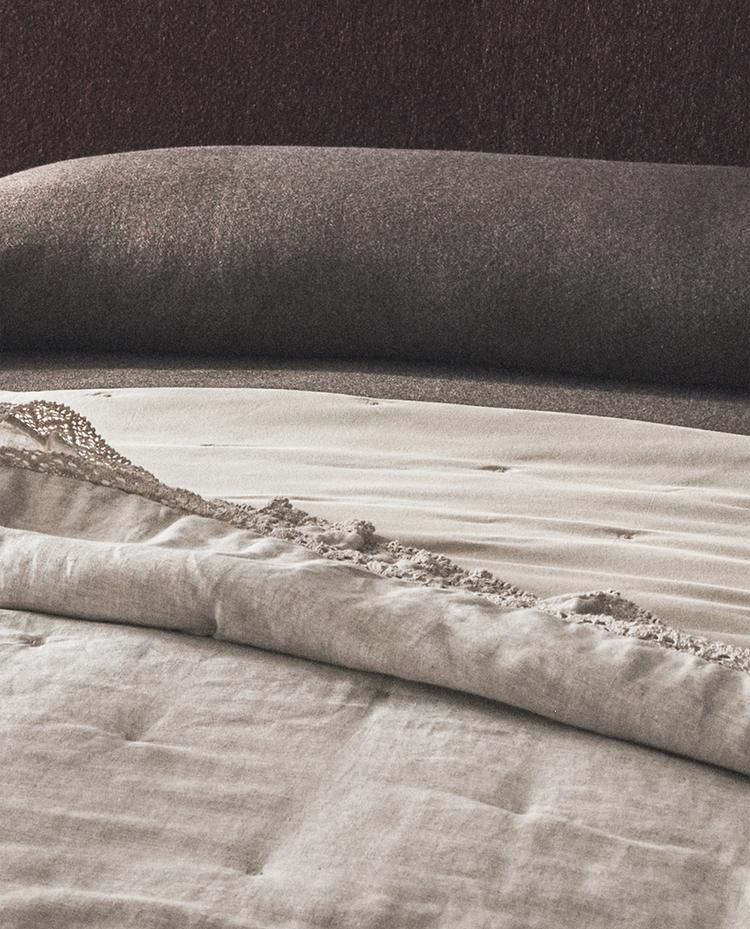 LINNEN BEDSPREI MET KANT