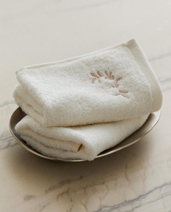 BATH MAT WITH PLANT EMBROIDERY