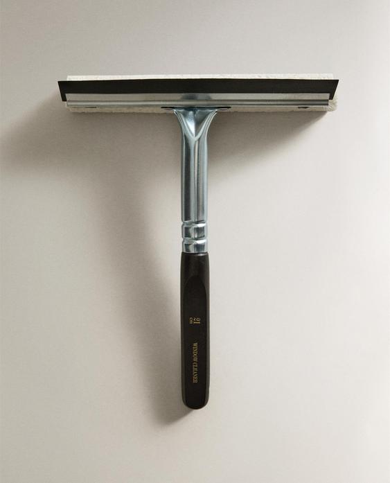 WOODEN GLASS CLEANER