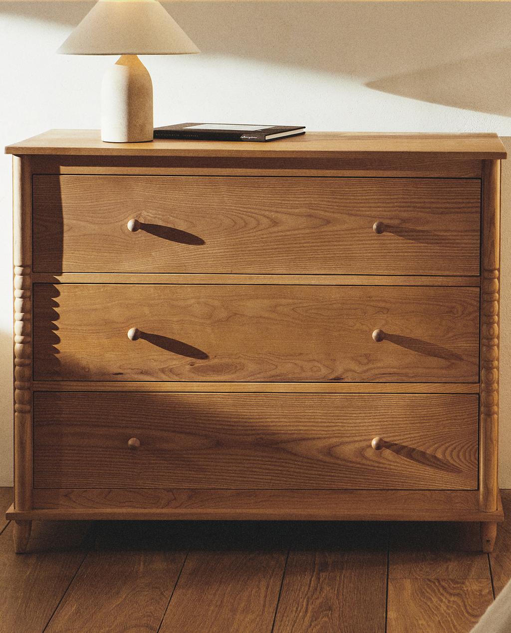 ASH WOOD CHEST OF DRAWERS
