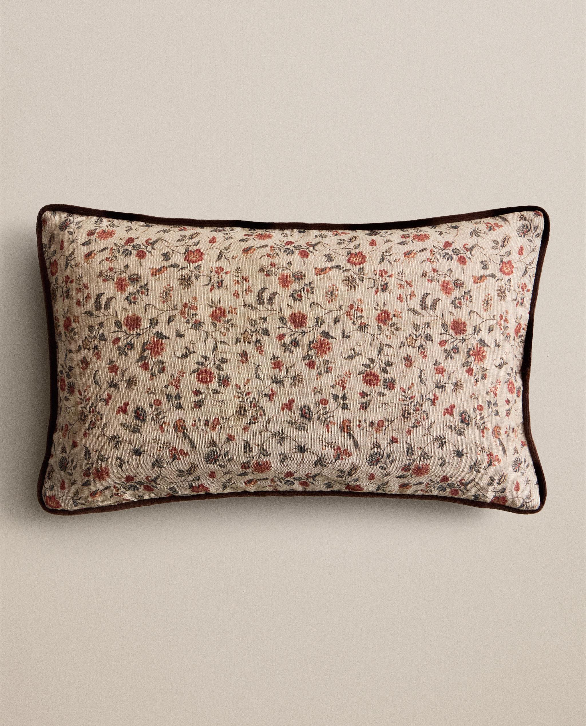 リネン＆コットン フラワーパイピング クッションカバー | Zara Home