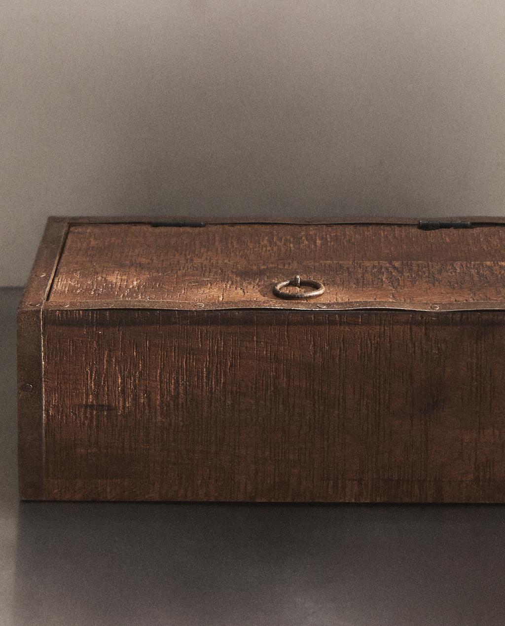 ANTIQUE-FINISH WOODEN BOX