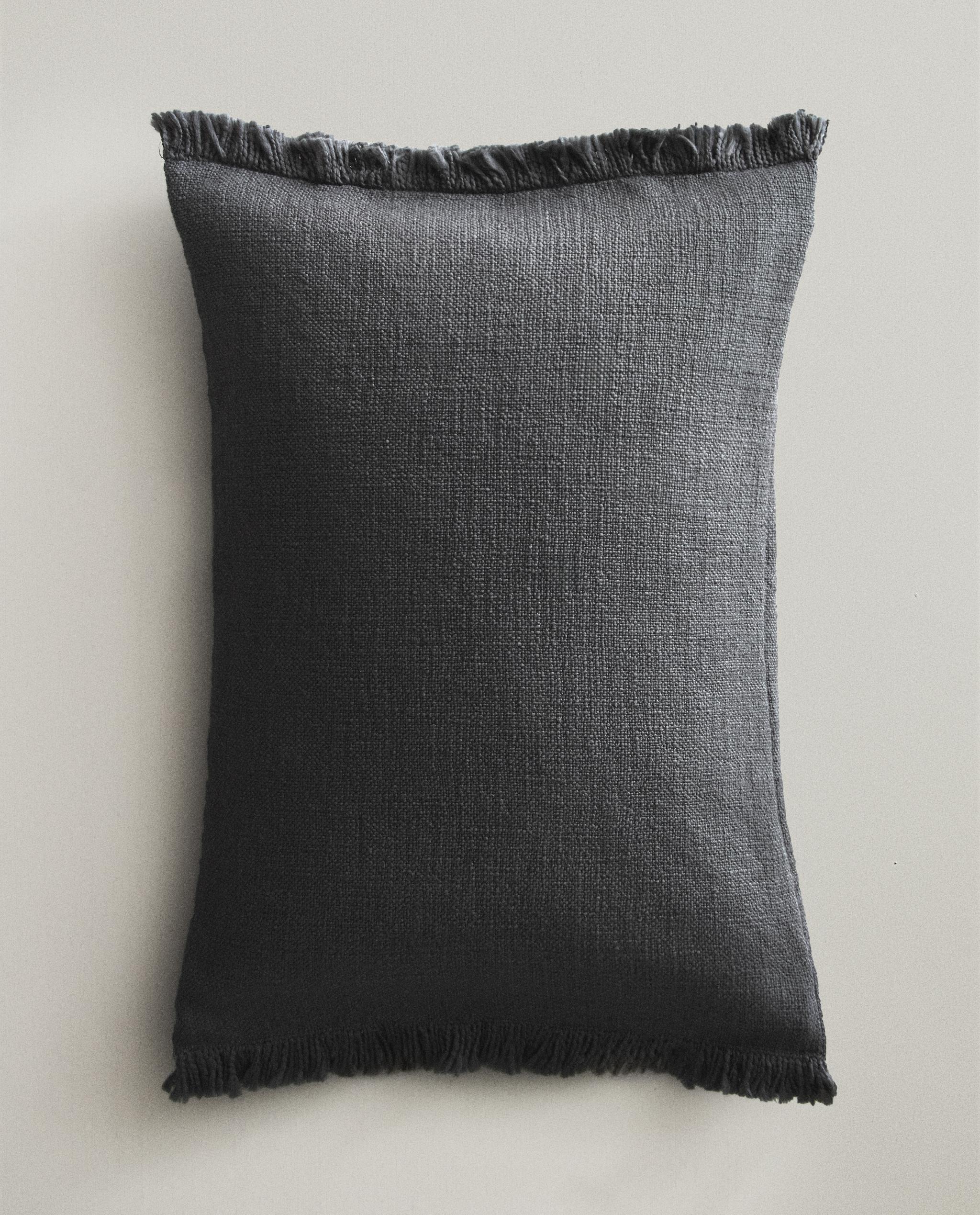 ソファとリビングルームの装飾クッション | Zara Home 日本/Japan
