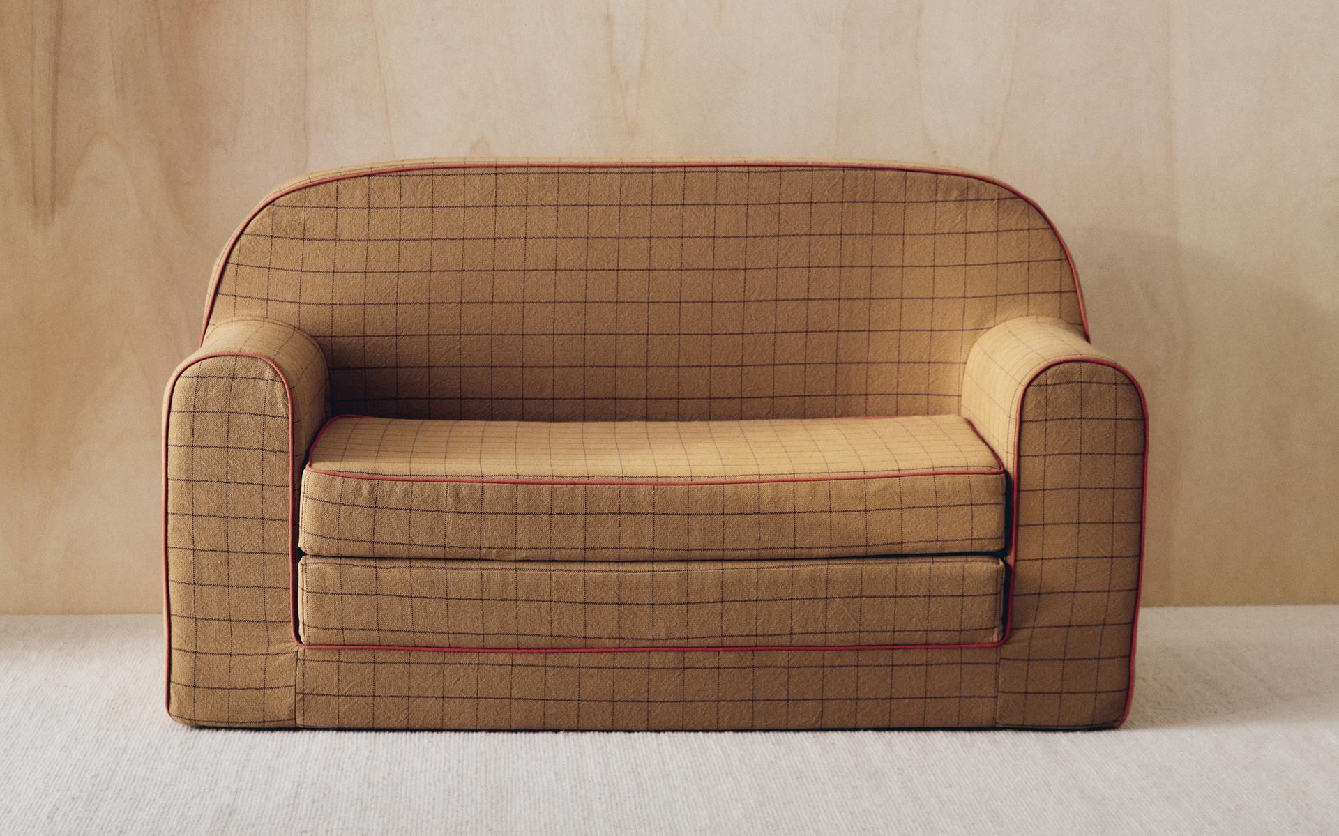 KIDS’ EXTENDABLE CHECK COUCH