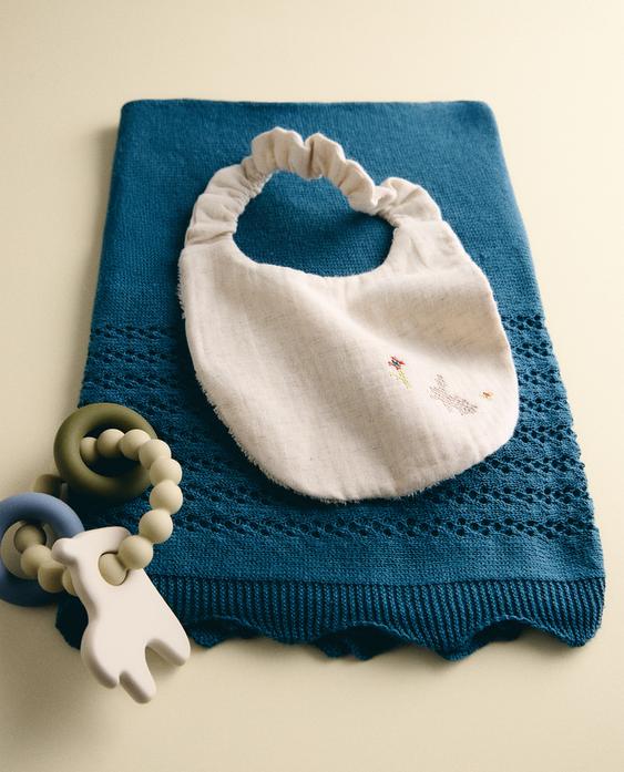 EMBROIDERED MUSLIN BABY BIB