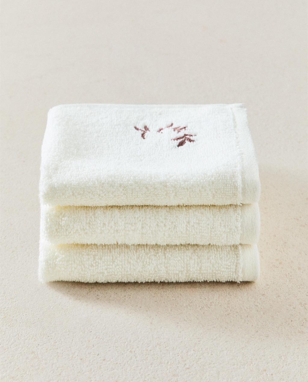 PACK OF HAND TOWELS WITH PLANT EMBROIDERY (PACK OF 3)
