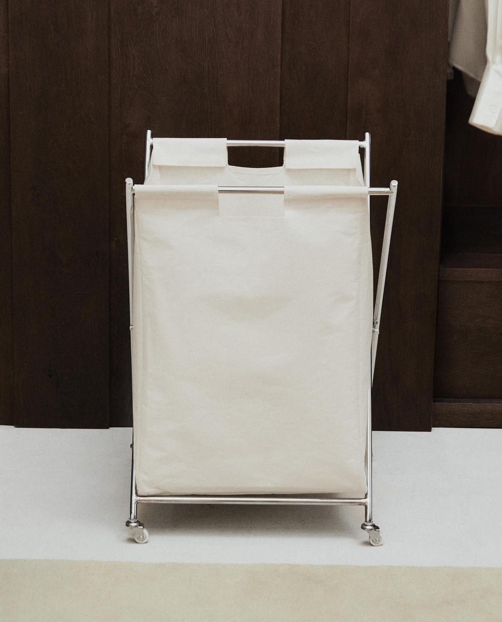 WHEELED LAUNDRY HAMPER