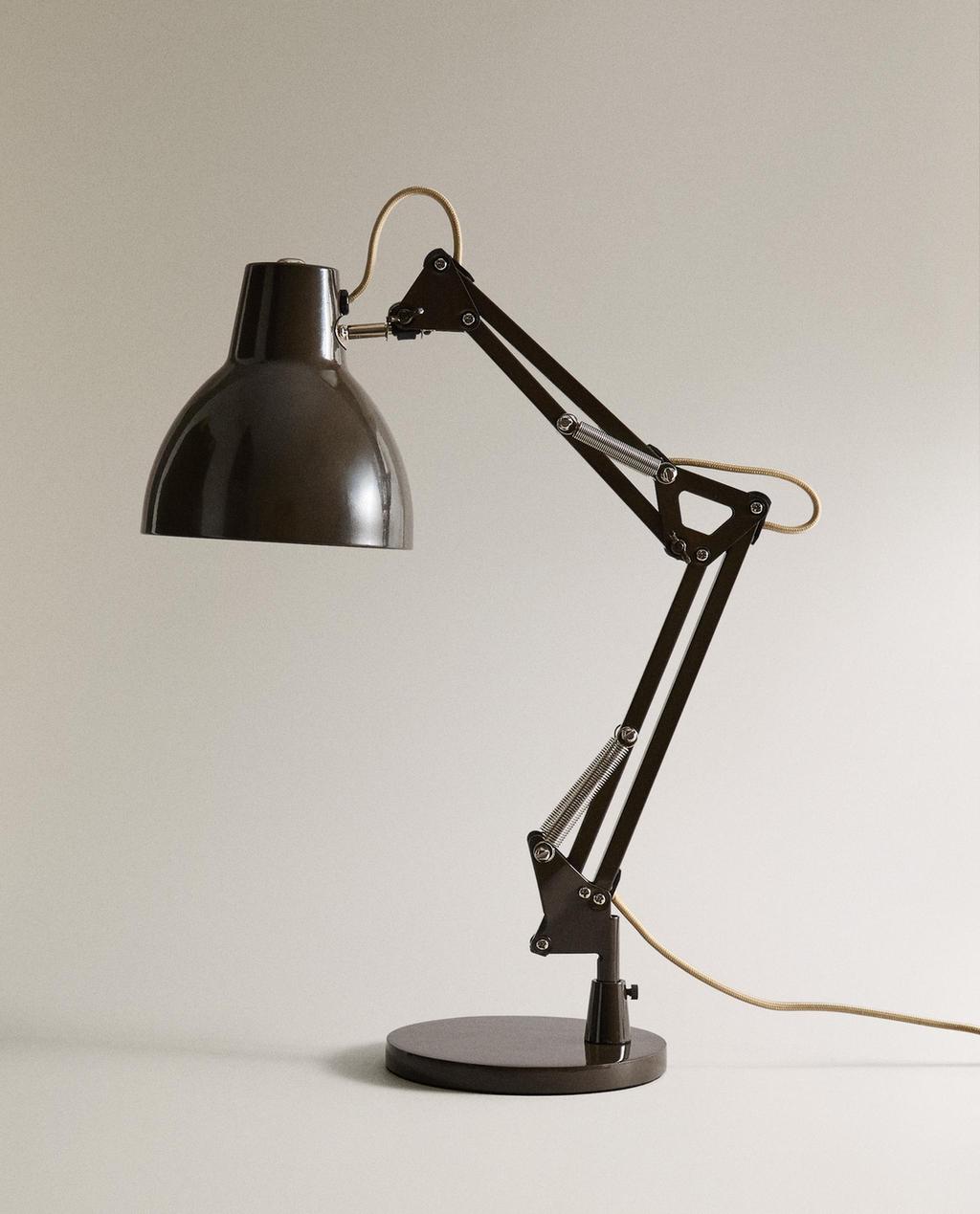 KOVOVÁ STOLNÍ LAMPA