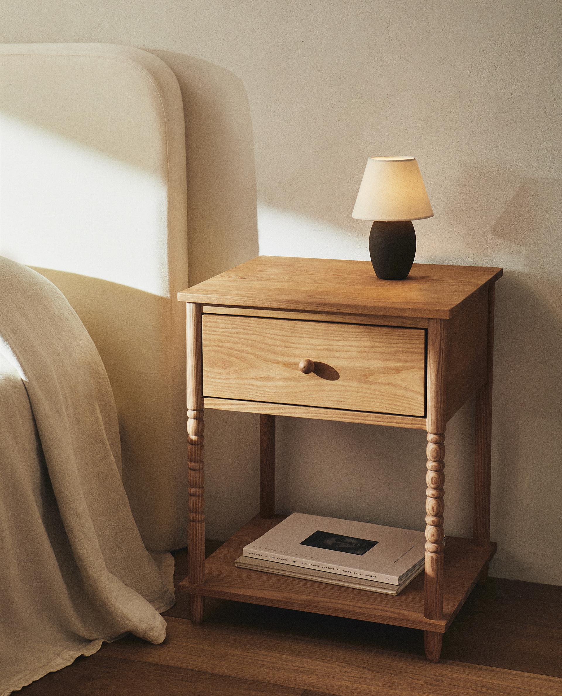 NACHTTISCH AUS HOLZ NACHTTISCH AUS HOLZ