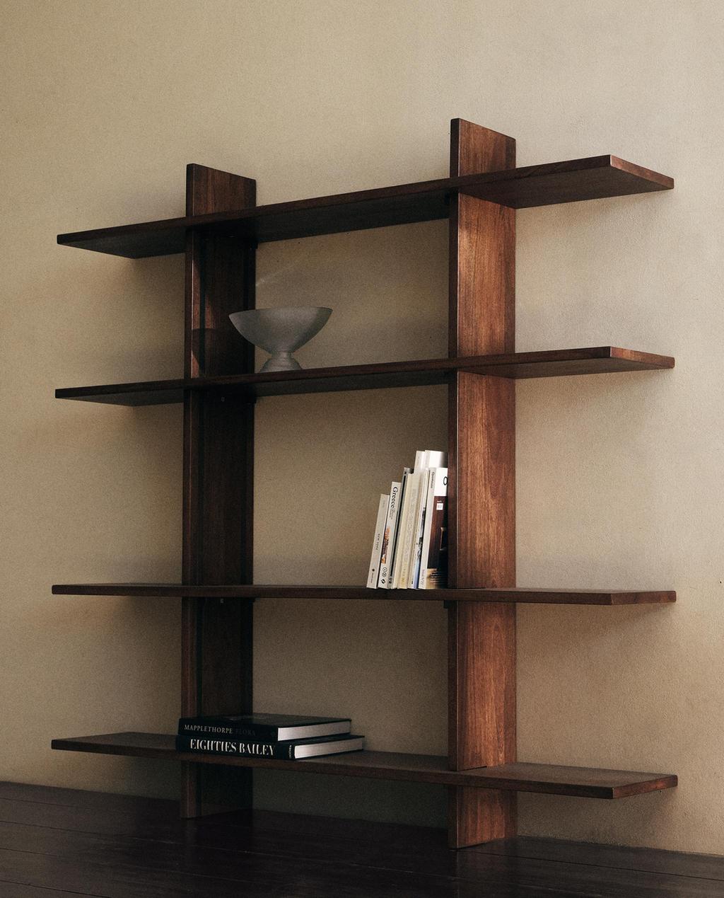WOODEN SHELVING AND DECORATIVE OBJECTS