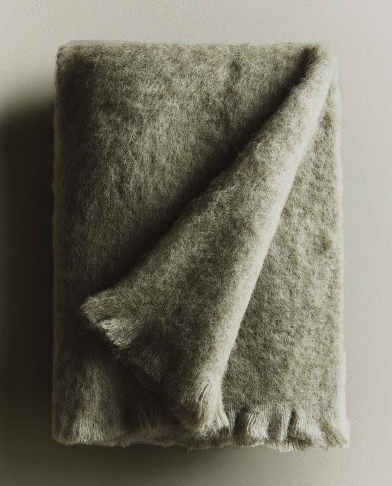 WOOL THROW