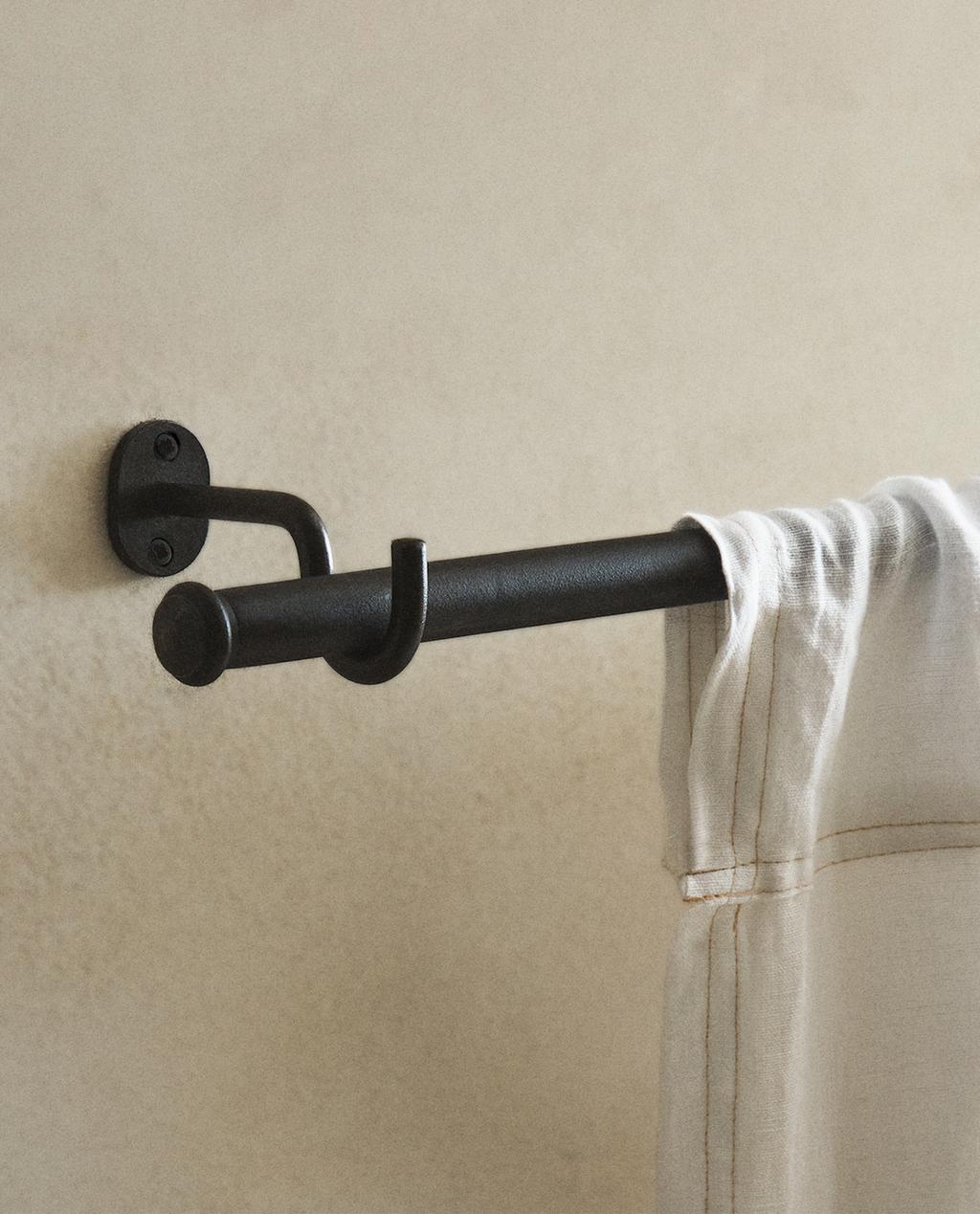 METALLIC CURTAIN POLE HOOK