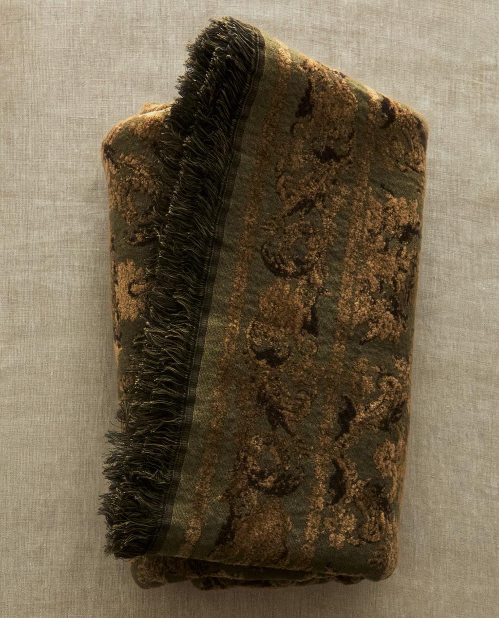 CHENILLE JACQUARD BLANKET