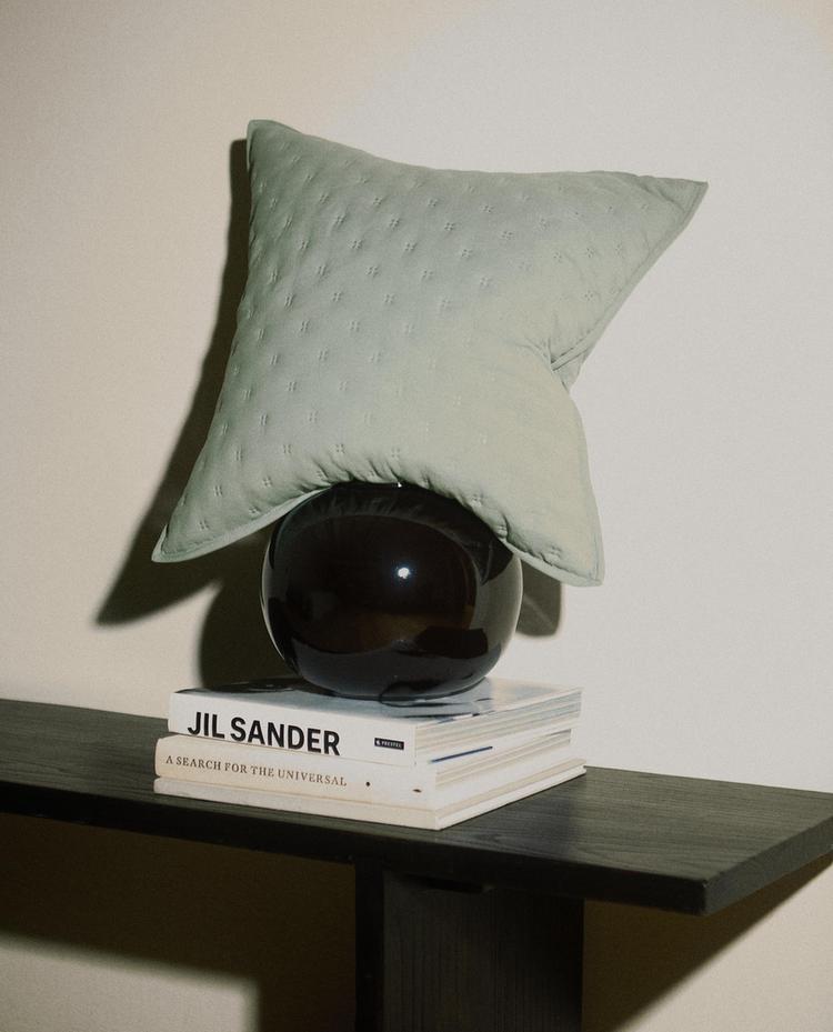 QUILTED CUSHION COVER WITH DOTS