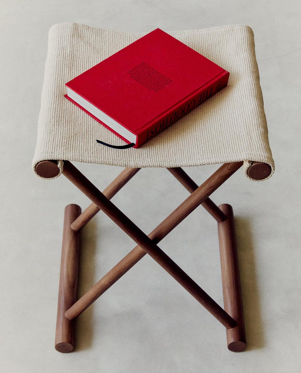 FOLDING WOOD AND COTTON STOOL
