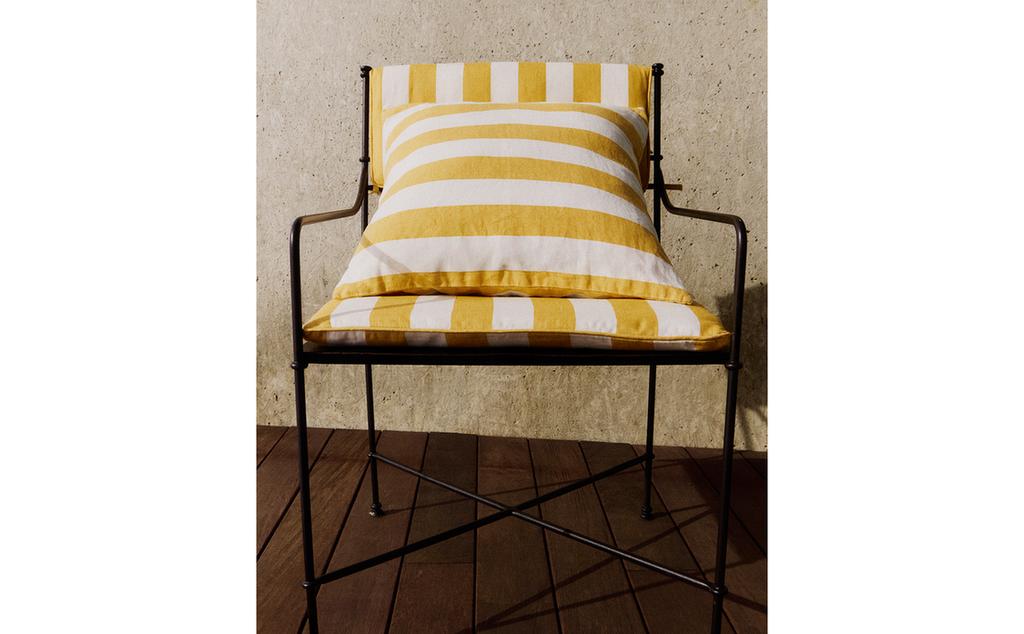 FORGED METAL ACCENT CHAIR AND CUSHIONS
