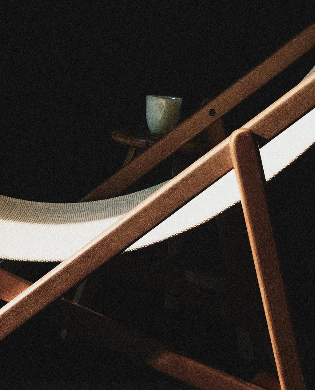 FOLDING WOOD AND COTTON LOUNGER