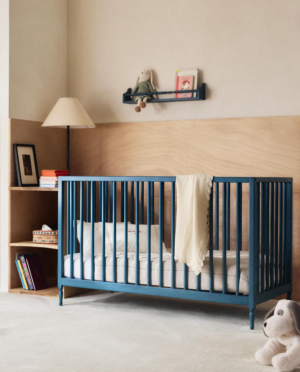 BLUE LACQUERED WOODEN COT
