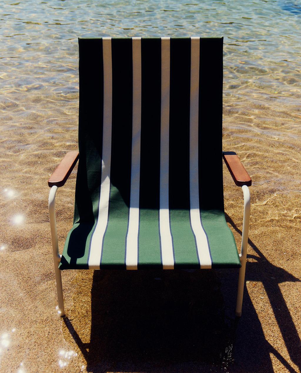 COLOURED TEXTURED METAL CHAIR