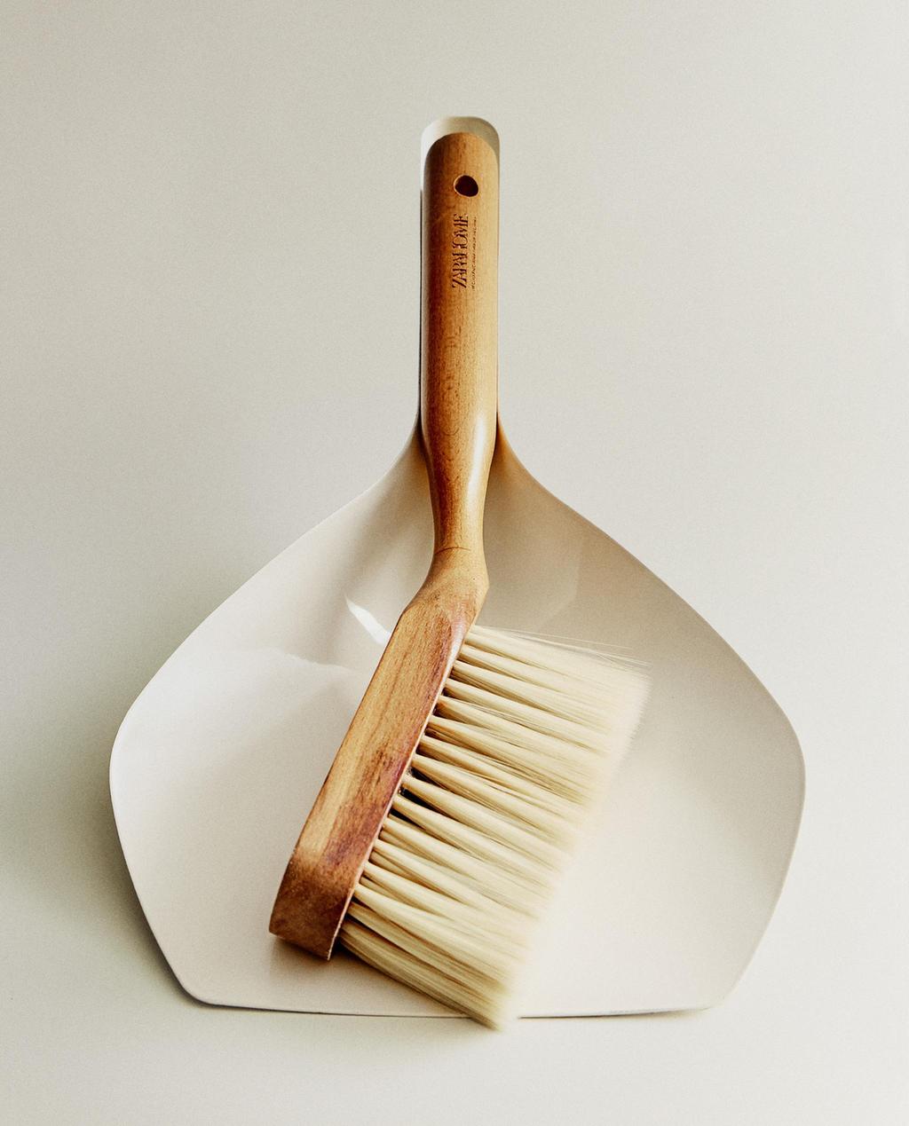 DUSTPAN AND BRUSH SET