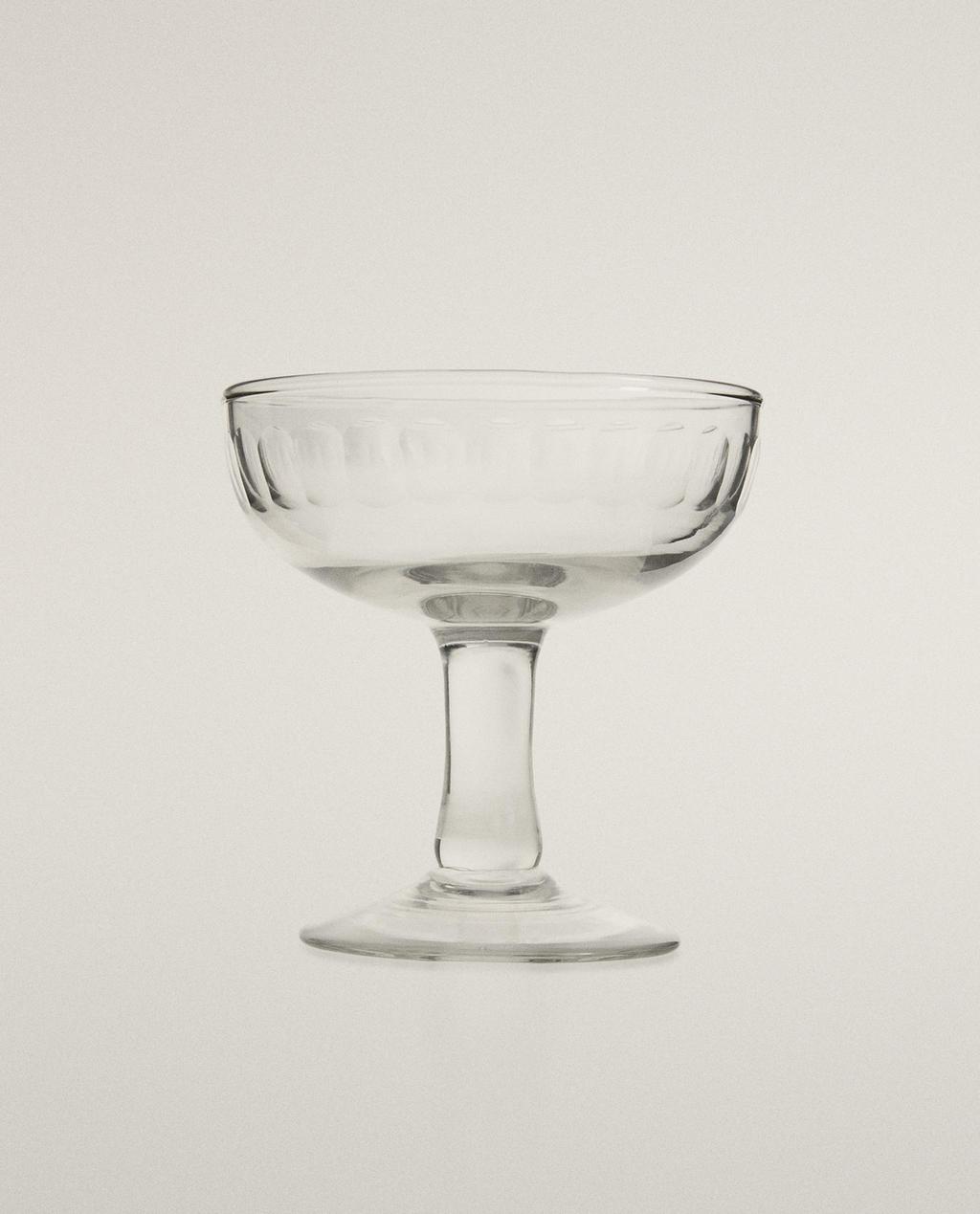 VERTICAL RAISED DESIGN GLASS