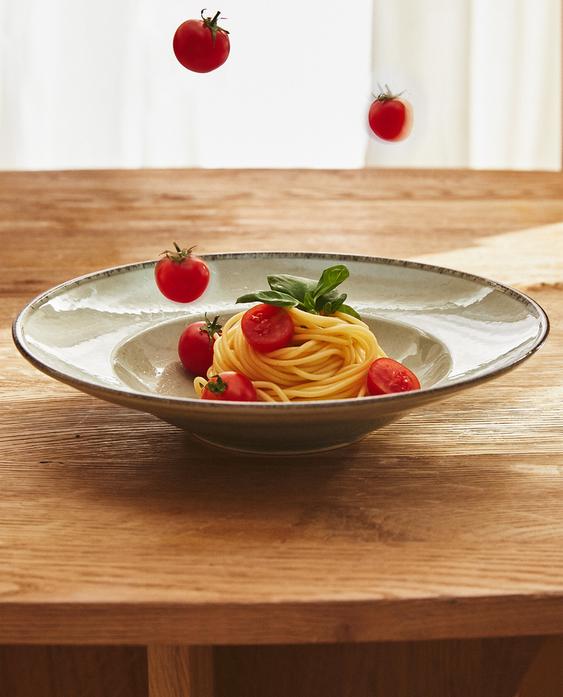 PORCELAIN PASTA PLATE WITH ANTIQUE FINISH RIM