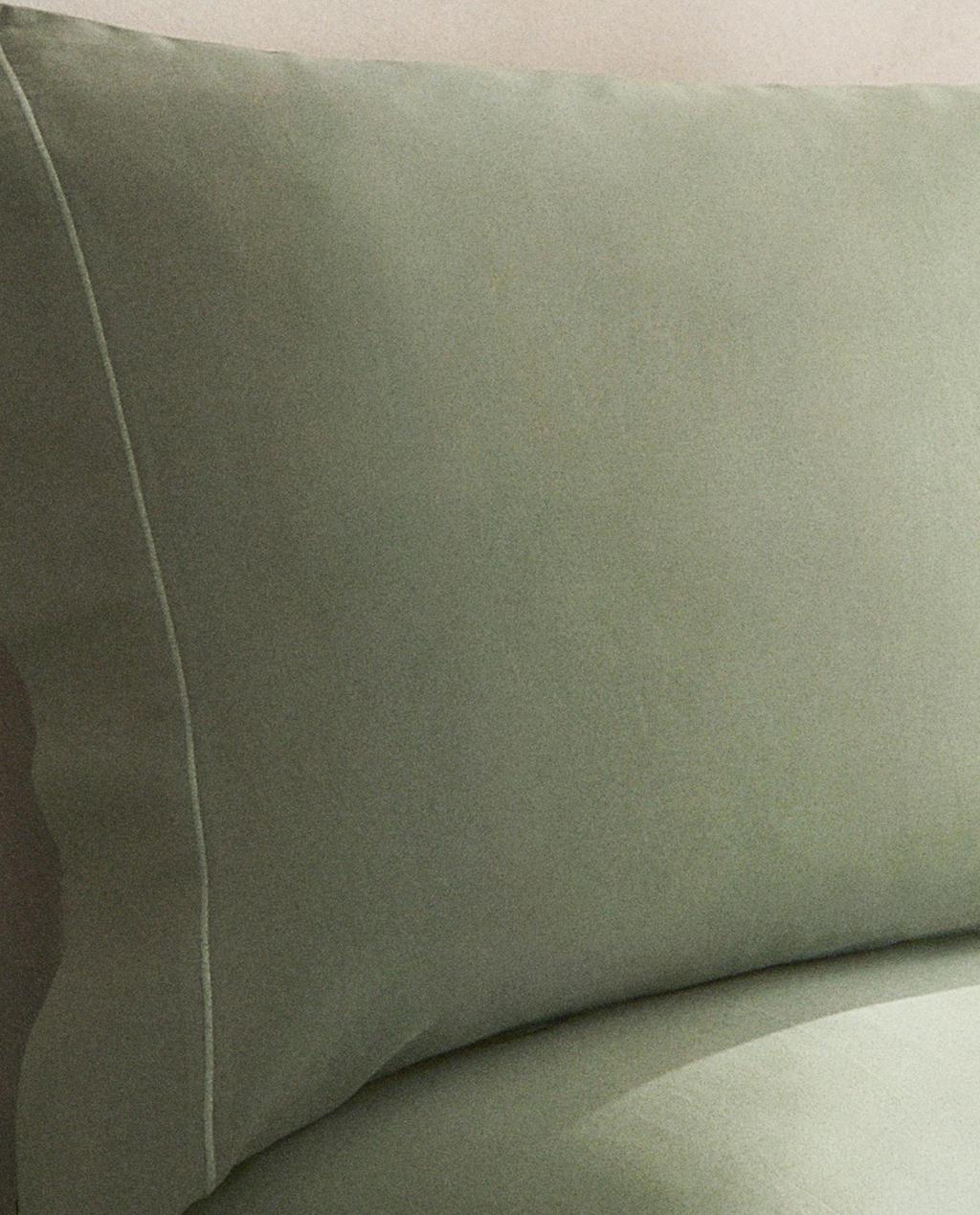SARUNG BANTAL SATIN PINGGIRAN BEROMBAK (300 BENANG)