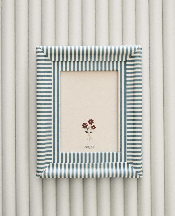CHILDREN'S RECTANGULAR STRIPED PHOTO FRAME