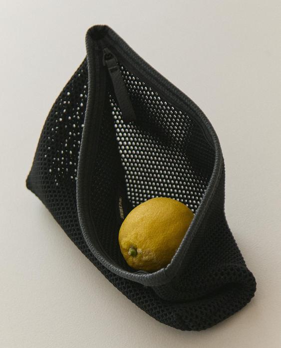 KNIT MAKEUP BAG