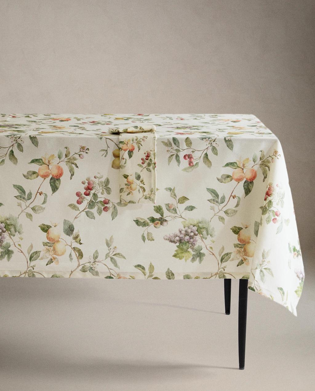 TISCHDECKE MIT BOTANISCHEM PRINT