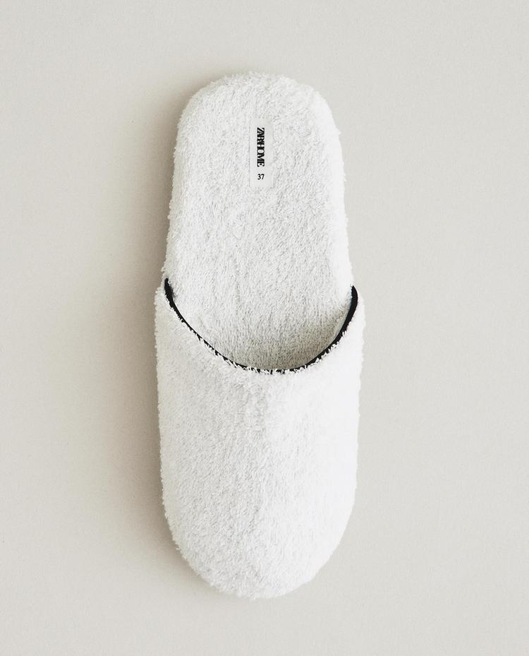 CHAUSSONS SERVIETTE DE BAIN BIAIS