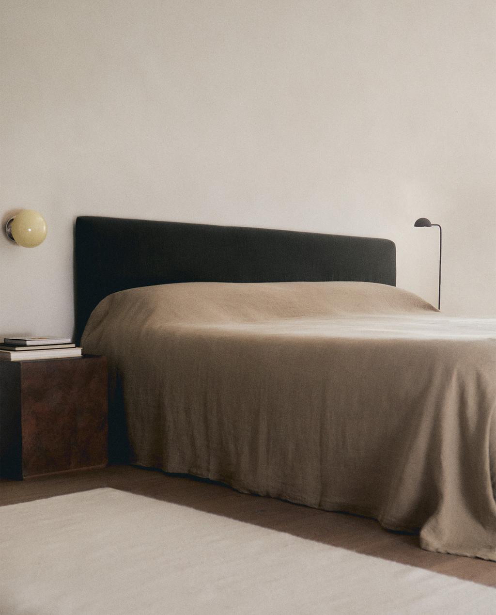 PLAIN WASHED LINEN BEDSPREAD