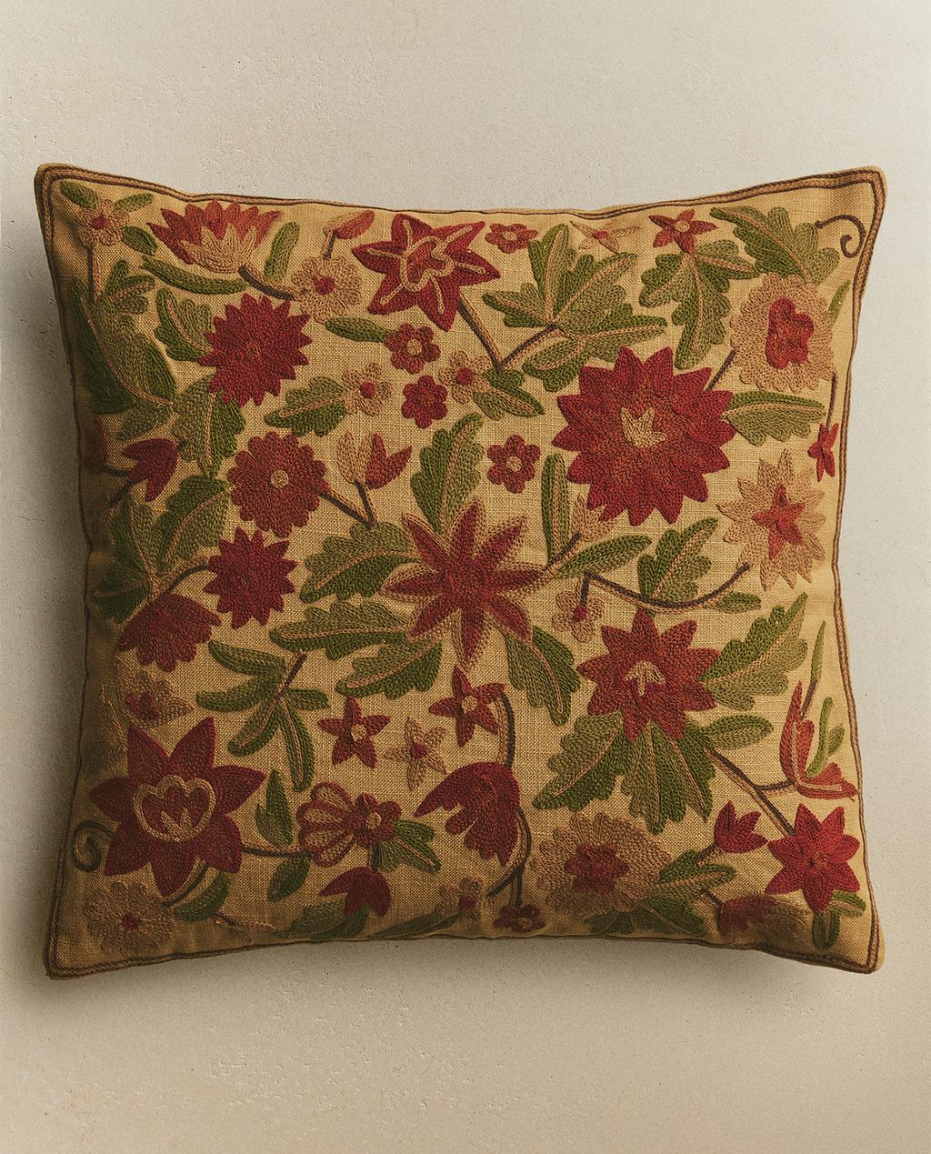 CAPA DE ALMOFADA BORDADA COM ESTAMPA FLORAL
