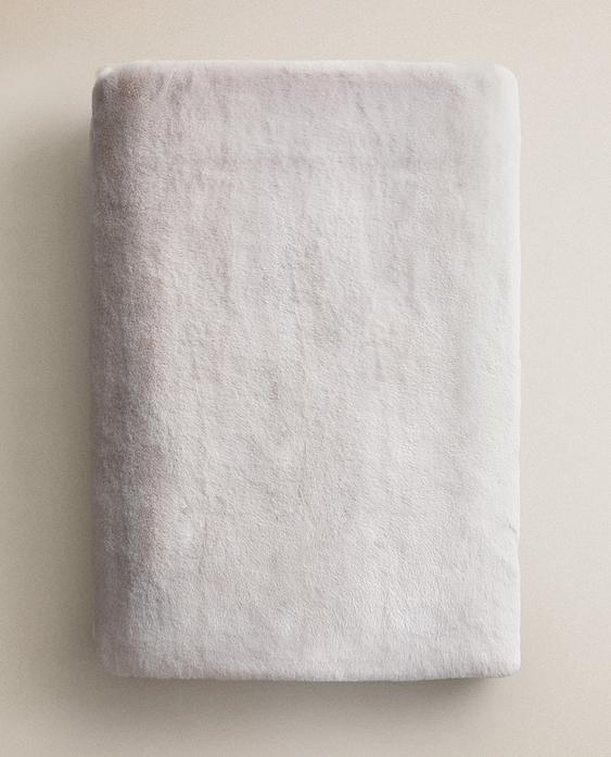 FAUX FUR THROW
