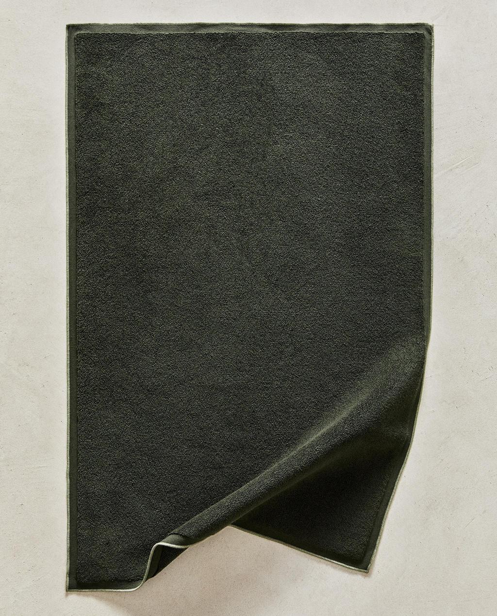 COTTON BATH MAT WITH OVERLOCK