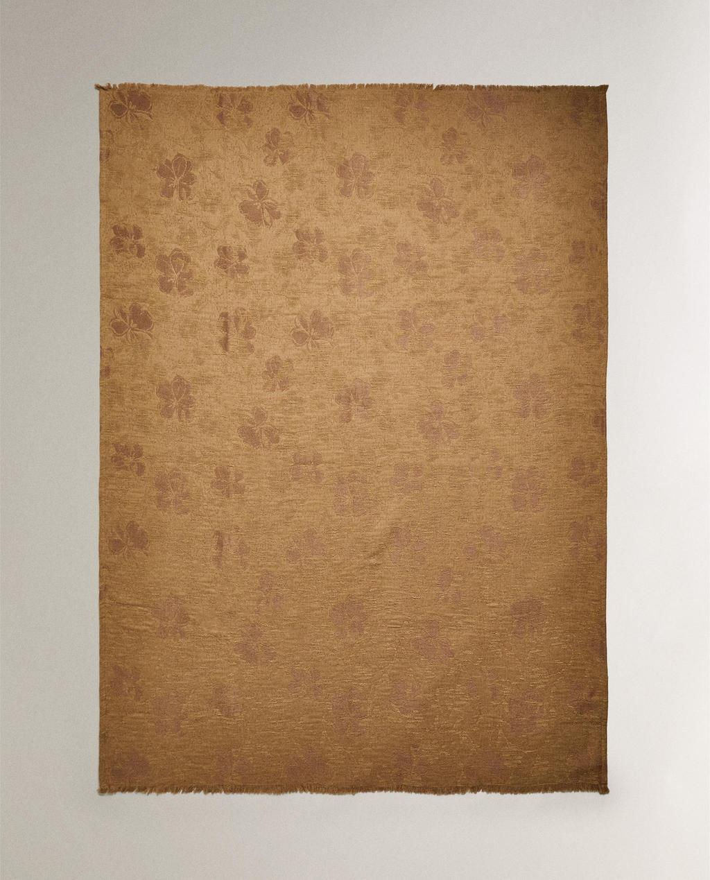 JACQUARD-DECKE MIT BLUMENMUSTER