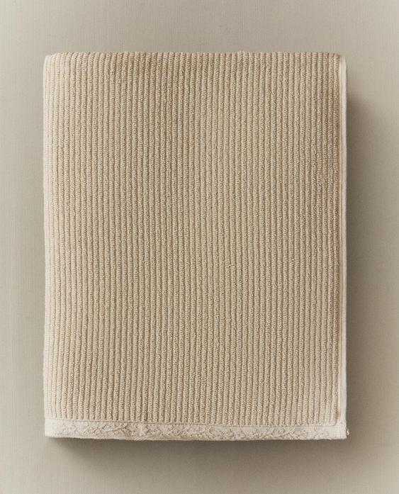 SERVIETTE DE BAIN TEXTURÉE
