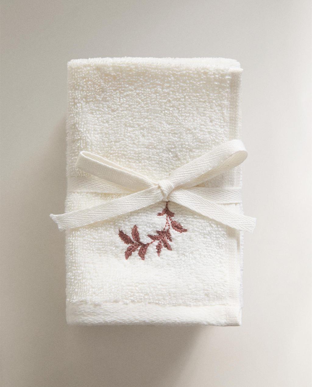 PACK OF HAND TOWELS WITH PLANT EMBROIDERY (PACK OF 3)