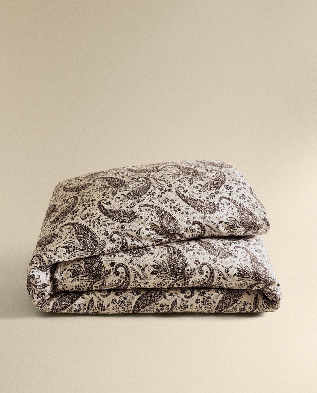 CAPA DE EDREDOM DE CETIM COM ESTAMPADO PAISLEY