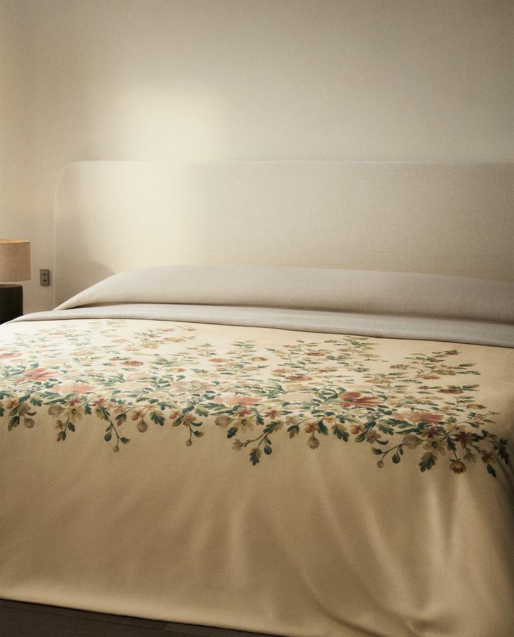 CAPA DE EDREDOM DE CETIM COM ESTAMPADO DE FLOR