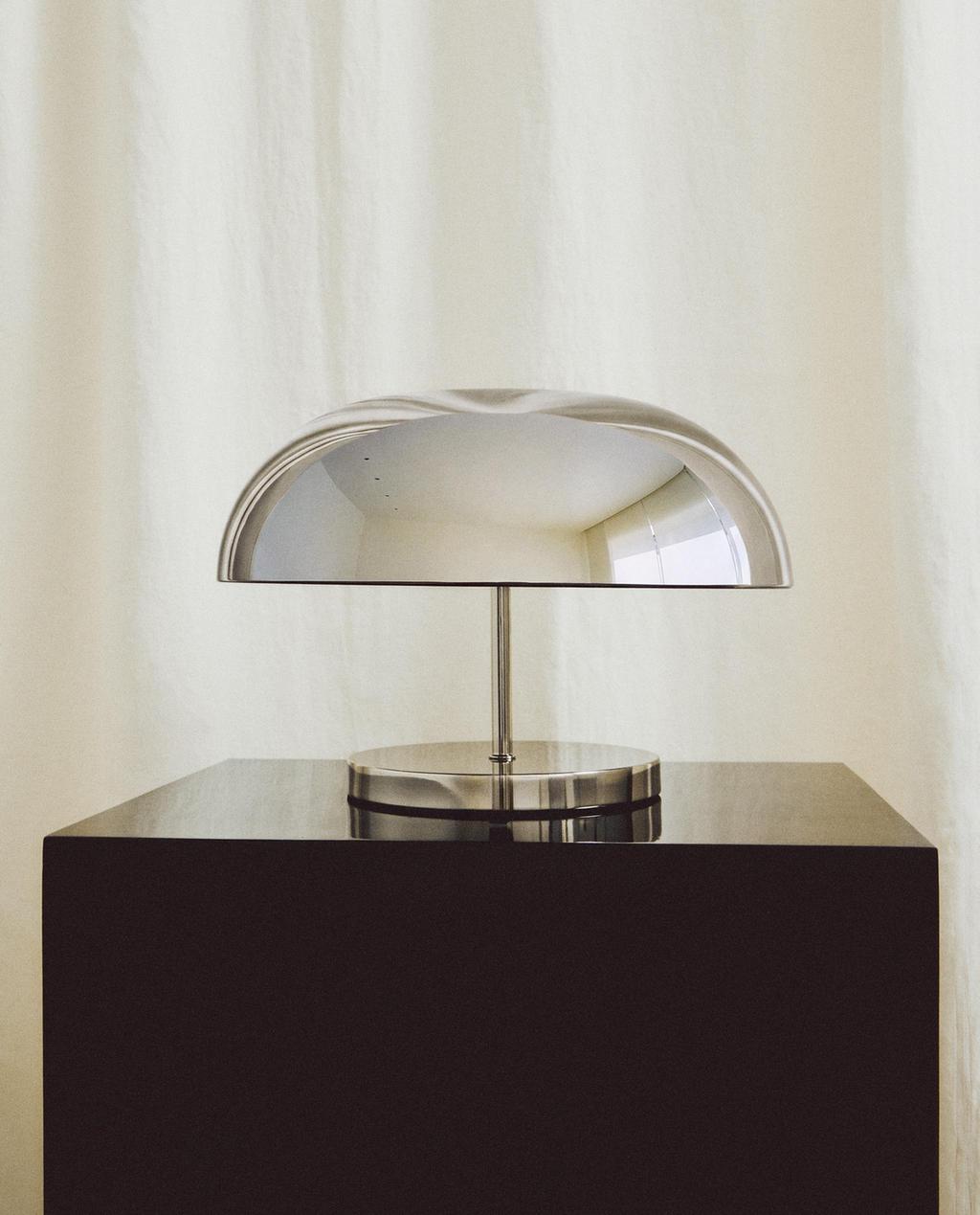 LAMPADA DA TAVOLO IN FERRO SEMISFERICA