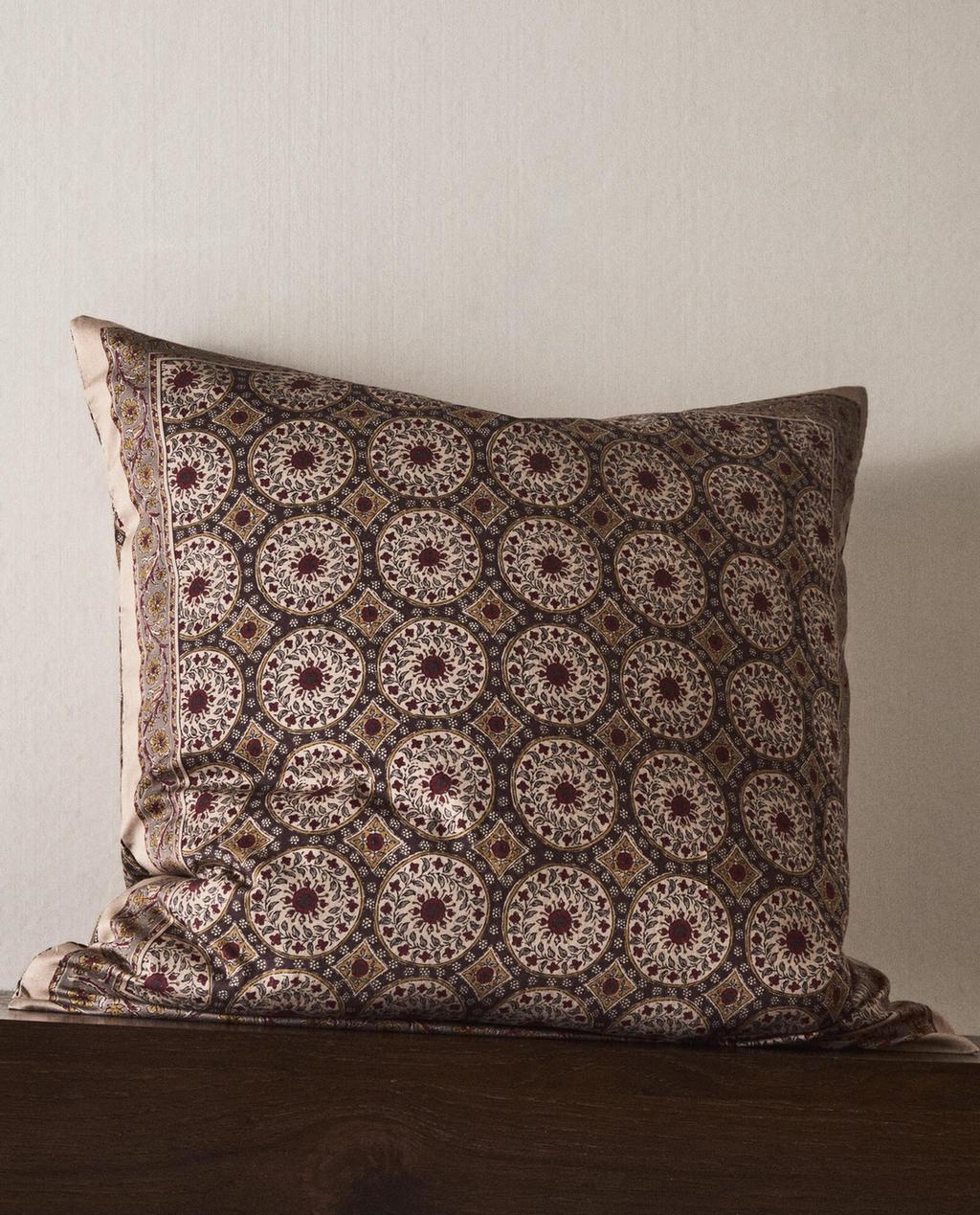 (300 THREAD COUNT) FADED SATEEN PRINTED PILLOWCASE