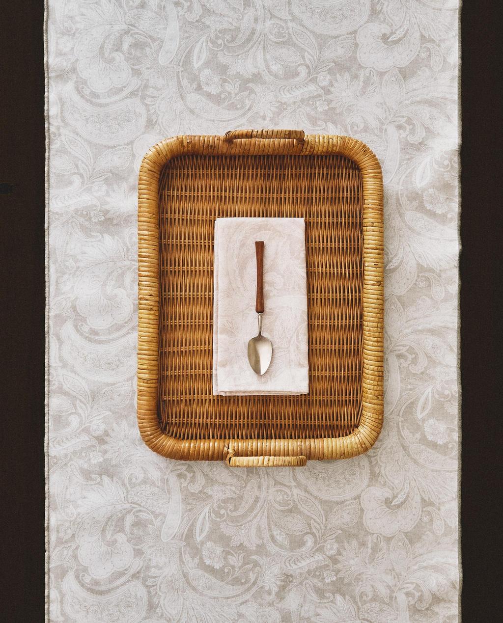 RESIN-COATED PAISLEY PRINT TABLE RUNNER